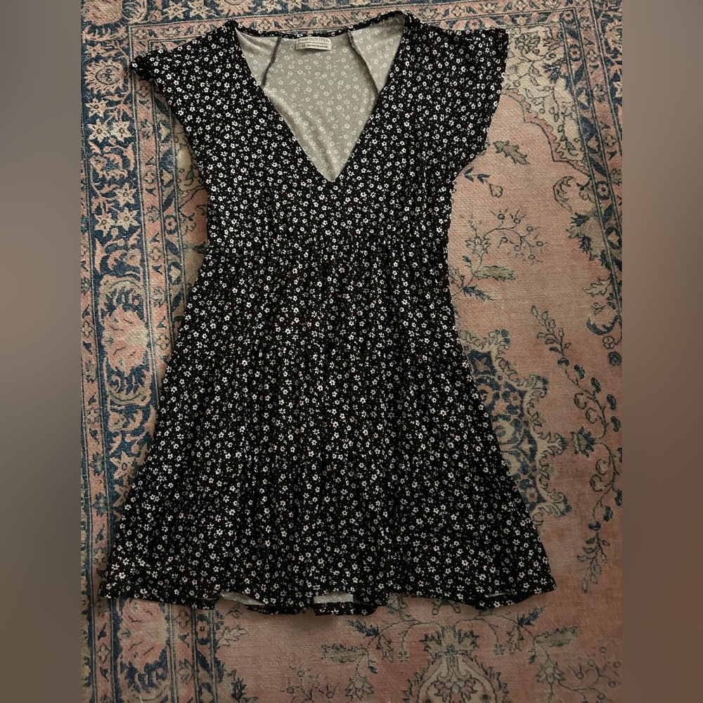 Urban Outfitters Black/White Floral Flowy Mini Dress, Size Small